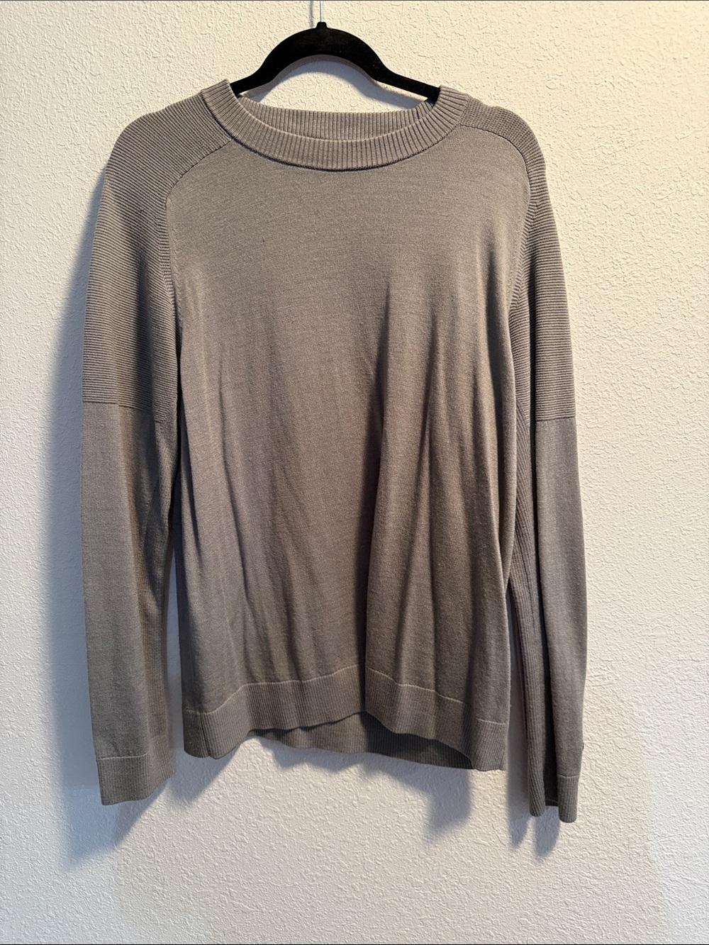 Nike Men's Light Gray Crewneck Sweater